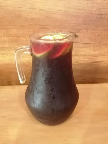 Jarra de tinto de verano